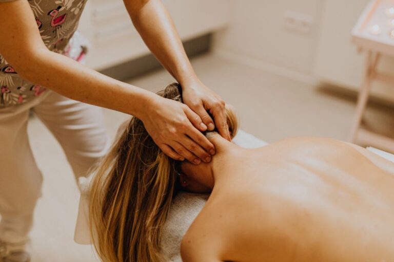 Massaggio rilassante centro estetico Aura Beauty Lab
